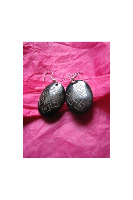 BO7023 Boucle d oreille os de buffle croix tibetaine noire